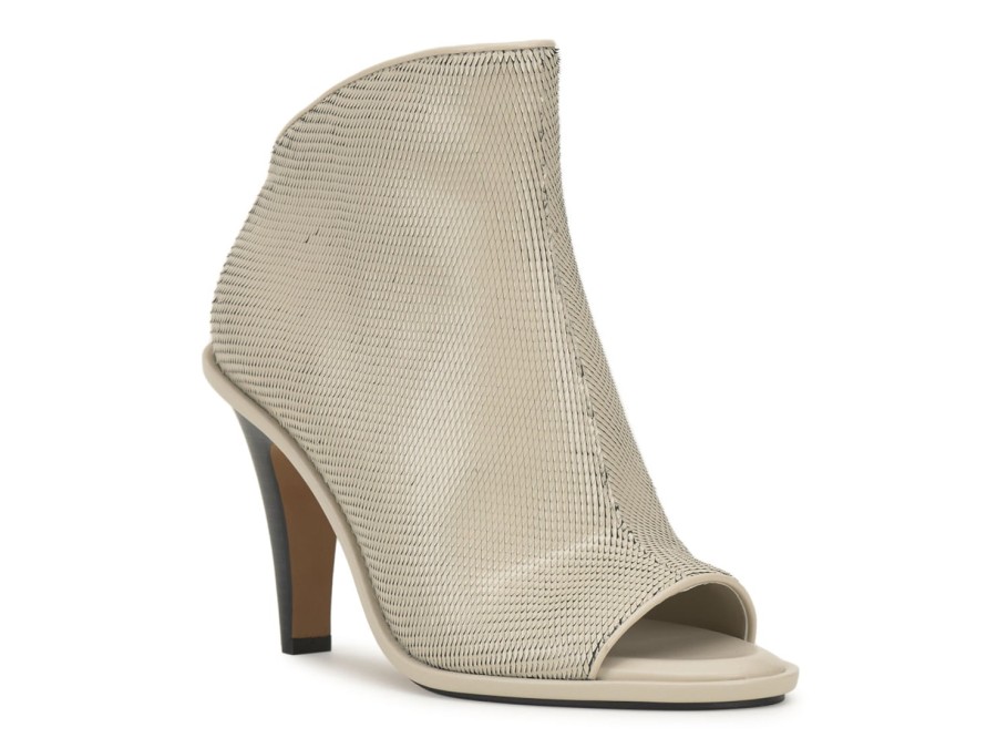 Clearance Vince Camuto Finndayas Bootie Swan White