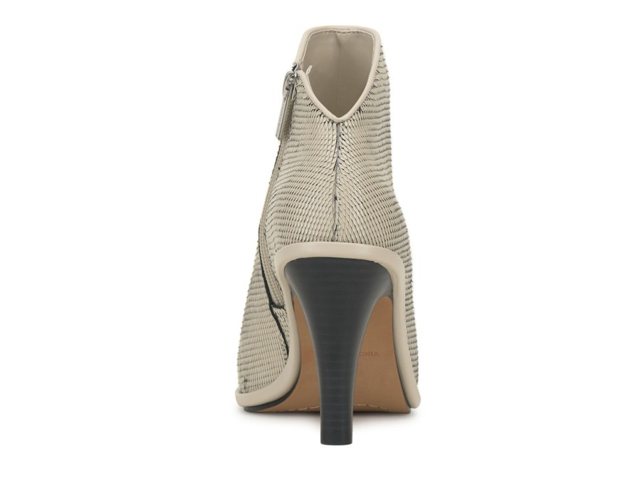 Clearance Vince Camuto Finndayas Bootie Swan White