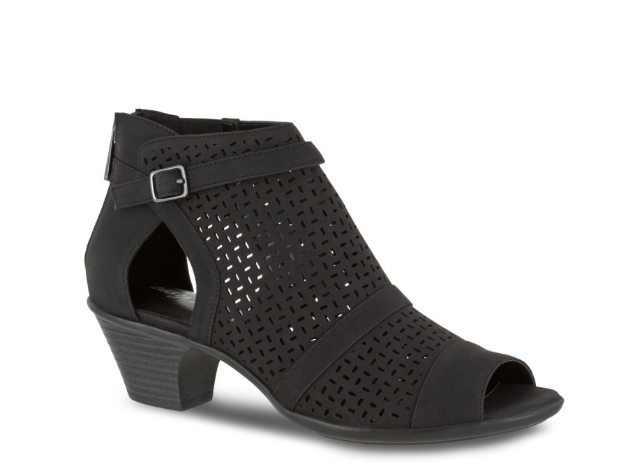 Clearance Easy Street Carrigan Bootie Black