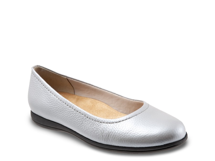 Clearance Trotters Darcey Flat Silver Metallic