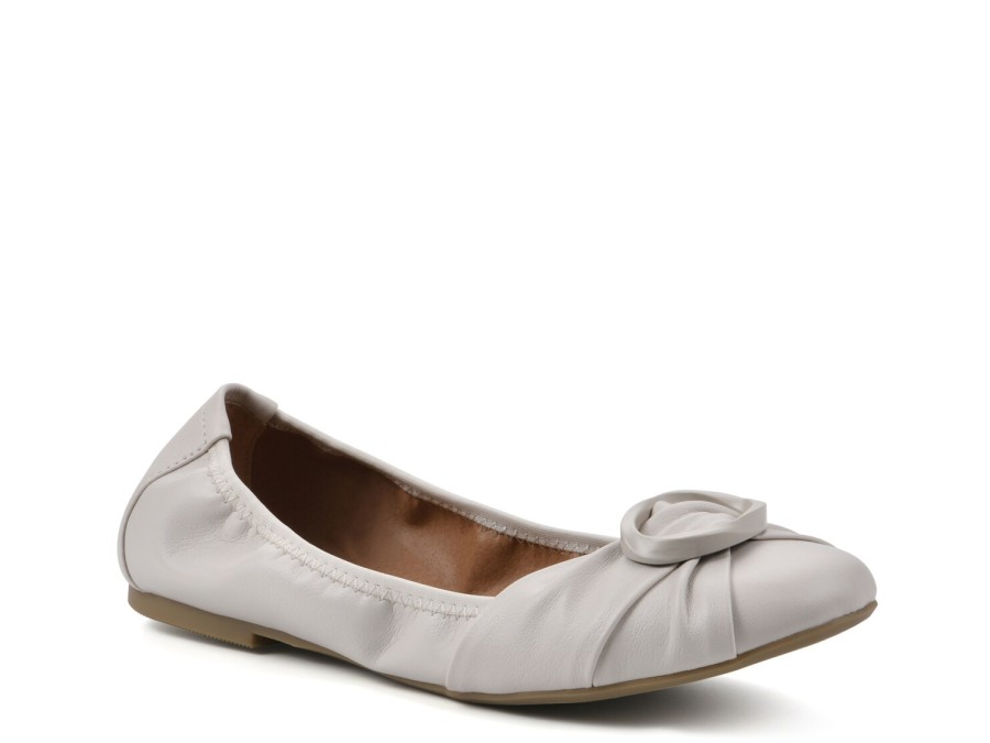 New White Mountain Santi Ballet Flat Eggshell