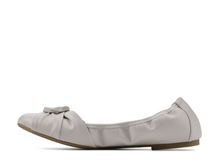 New White Mountain Santi Ballet Flat Eggshell